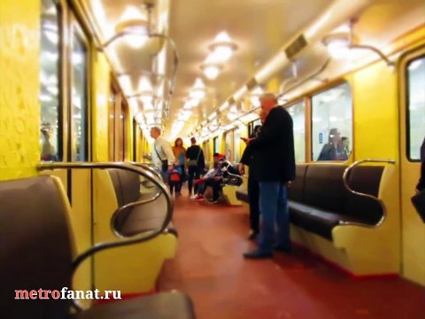 Выставка ретро-вагонов, до чего ж оно всё здорово придумано в метро