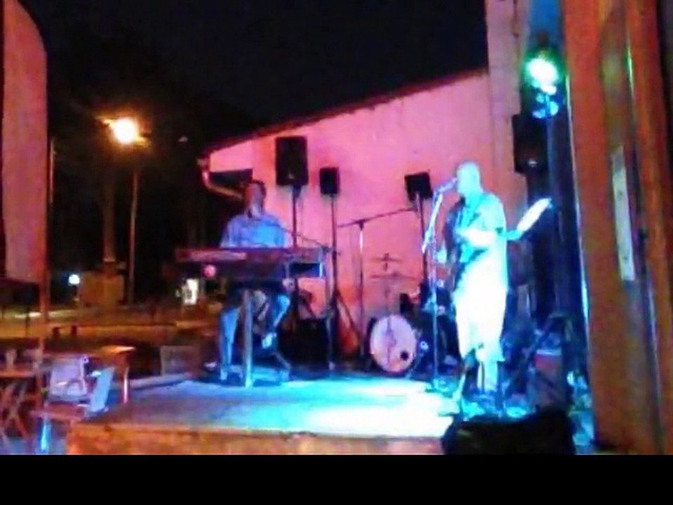 All alone by Dr Pickup @ The Montmatre Restaurant Saint Jean 21 June 2015 (La fete de la musique)