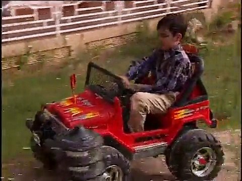A Rare Footage Shows Benazir Bhutto With her Kids in 1997