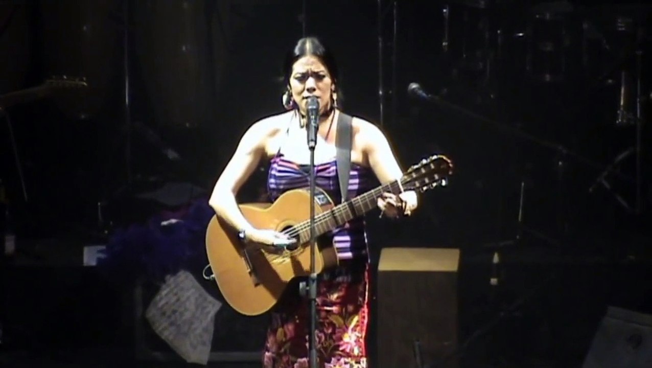 LILA DOWNS  EN CHILE  "Paloma negra"  2010  HD