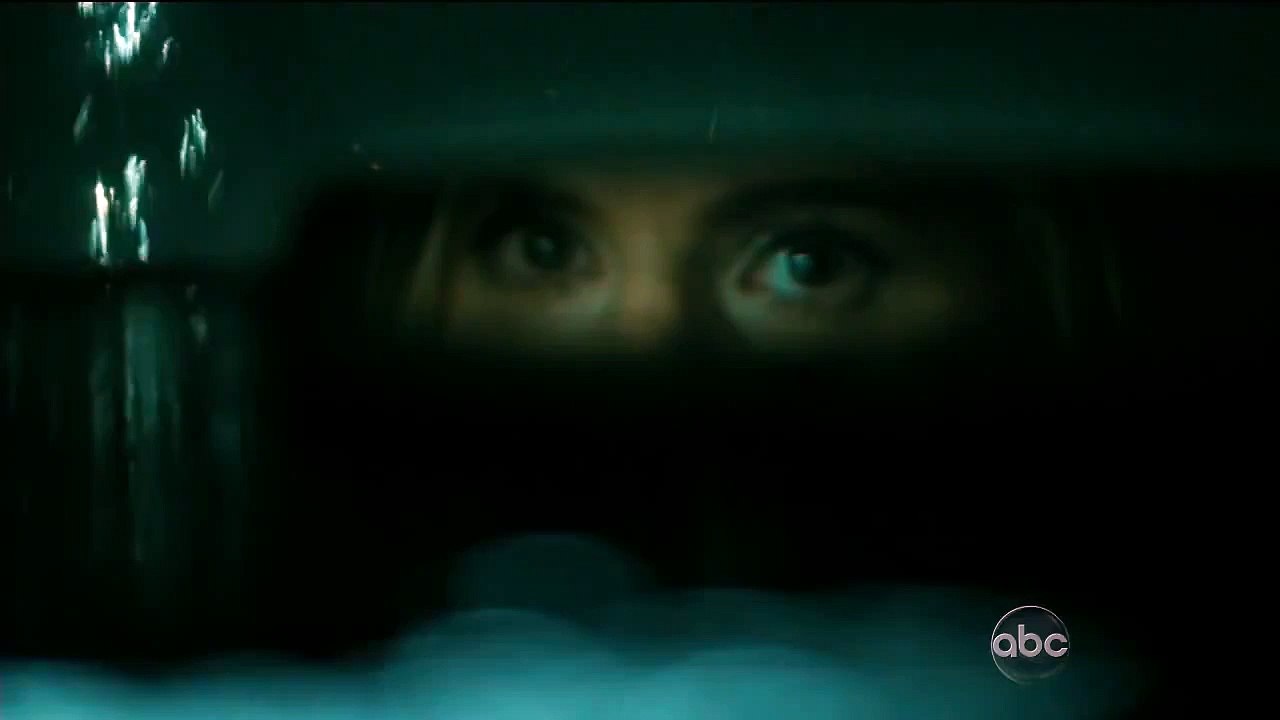 Castle 4x16 Linchpin - Castle Saves Beckett & Himself from Drowning (HD/CC)
