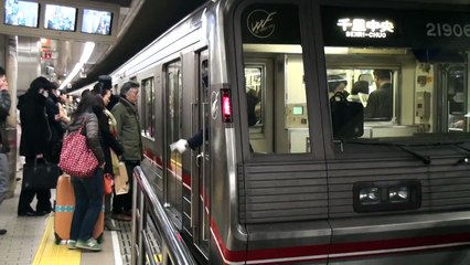 【過密】【混雑】朝ラッシュの大阪市営地下鉄御堂筋線 なんば駅 2 Japan Morning Rush Hour Osaka City Subway Midosuji Line Namba Sta.
