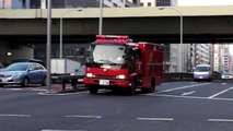 火災現場へ出場する消防隊(1/2) Tokyo F.D.  pumpers responding