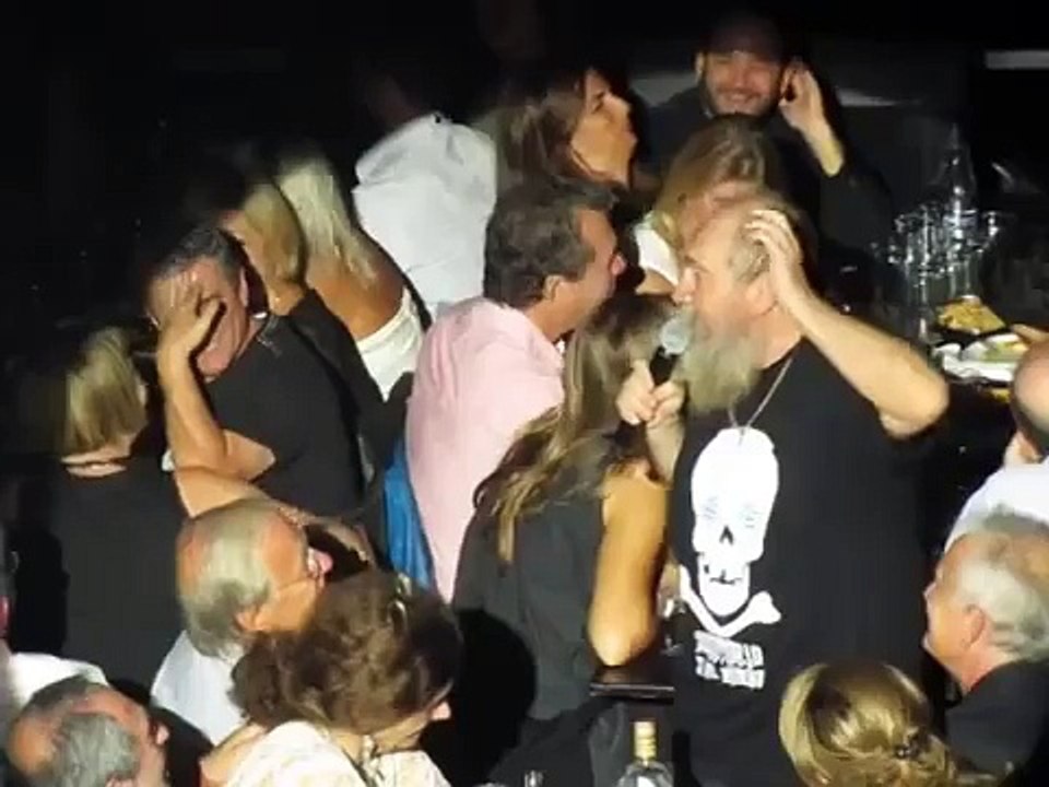 Tζίμης Πανούσης - Μουνιά Αιθούσης / Γ. Παπανδρέου (2014)