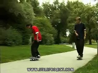 Vecchietta che si addormenta in piedi..da ridere