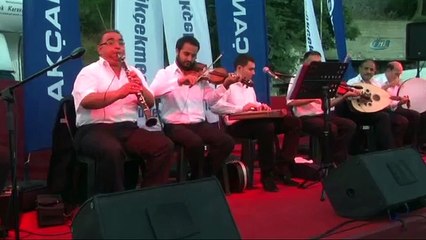 İftarı göbek atarak bekledi