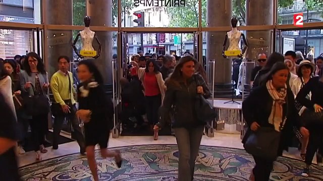 Zoom sur ces touristes étrangers qui viennent à Paris spécialement pour faire les soldes