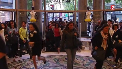 Zoom sur ces touristes étrangers qui viennent à Paris spécialement pour faire les soldes