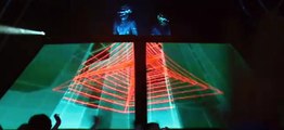 ‎Daft Punk‬ à Coachella 2006 : un vaisseau se pose devant 40 000 personnes