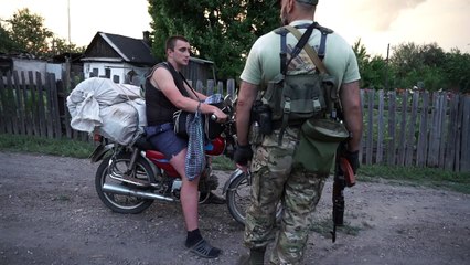 Eastern Ukraine residents cross frontline to buy groceries