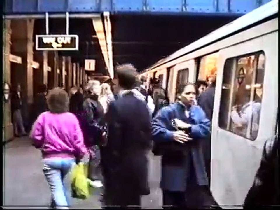 London Underground Bayswater 1990  District Line