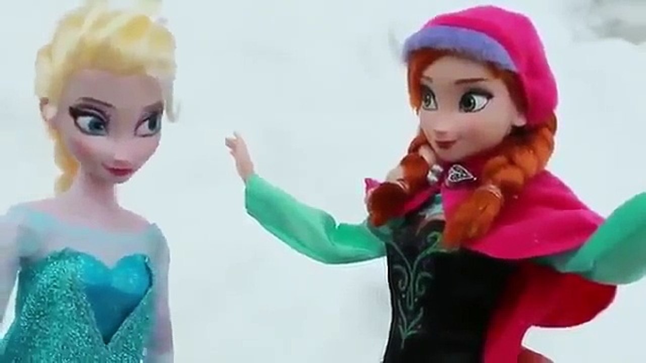 Frozen Elsa and Anna Do You Want To Build A Snowman Barbie Parody Play Doh Snowball