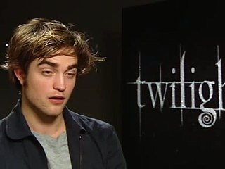 Robert Pattinson describes his perfect first date 03/12/2008