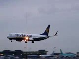 Boeing 737-800 Ryanair emergancy landing