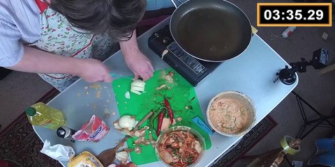한국 요리 도전 하는 영국남자: 김치전!! // Korean cooking challenge with Johnny!!  - Faster - HD