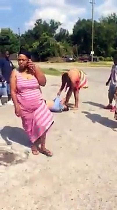 Fight over 5 dollar