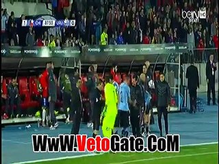 معركه بين لاعبى تشيلى واوروجواى بسبب طرد لاعب