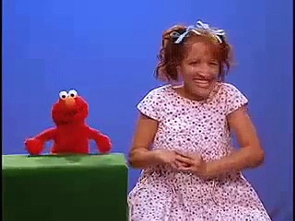 Elmo detras de camaras