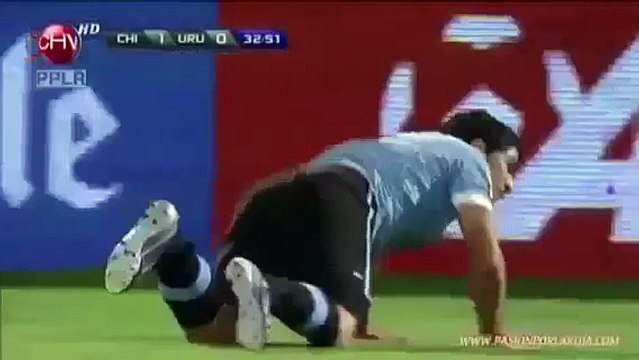 Gonzalo Jara provocó a Luis Suárez al igual que lo hizo con Edinson Cavani