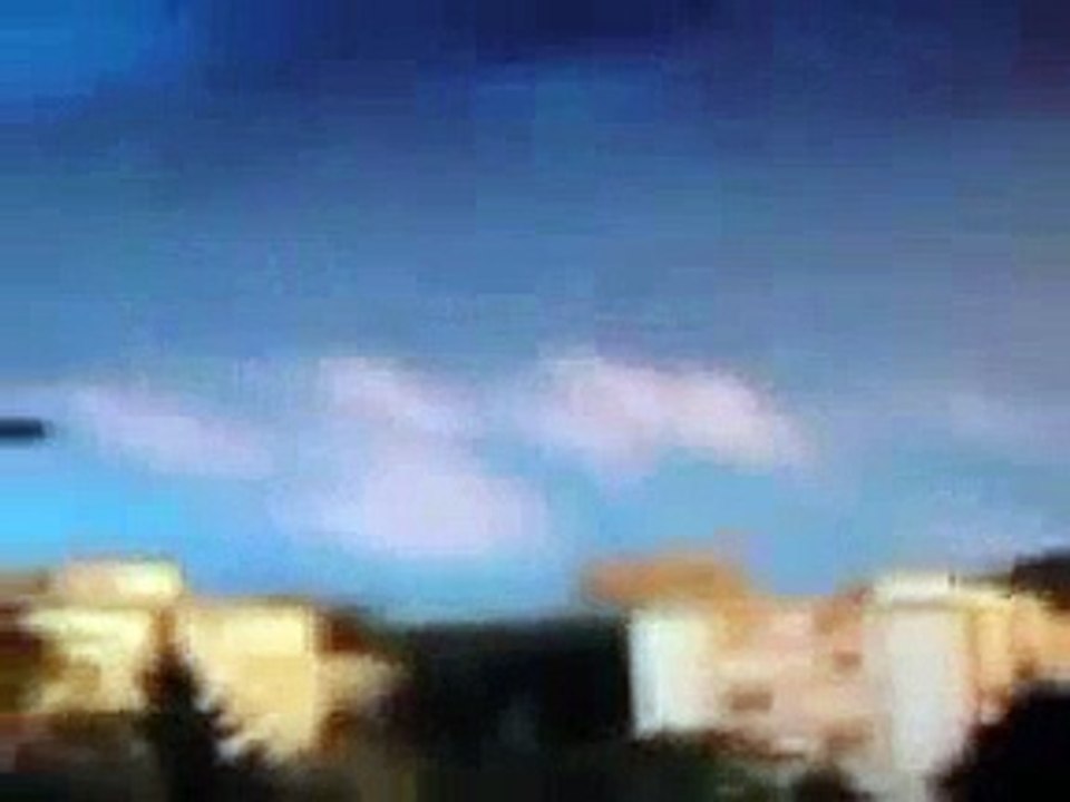 Breaking News UFO Sightings Alien Grey In Huge Fying Saucer Amazing Footage!