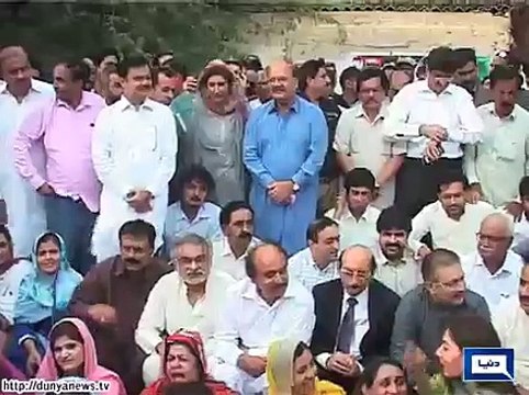 Dunya News- Sindh Assembly members held 5 minute protest against Federal Govt.