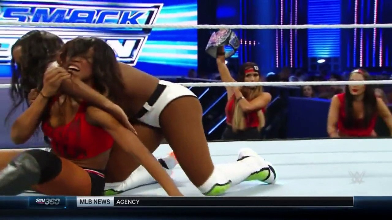 Alicia Fox vs Naomi