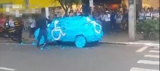 Aracını, engelliler için ayrılmış yere park edince...