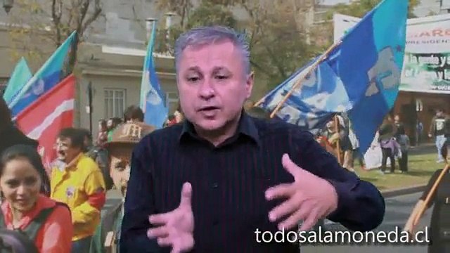 Marcel Claude saluda a los trabajadores asistentes al foro de la Red de Estudios Libertarios