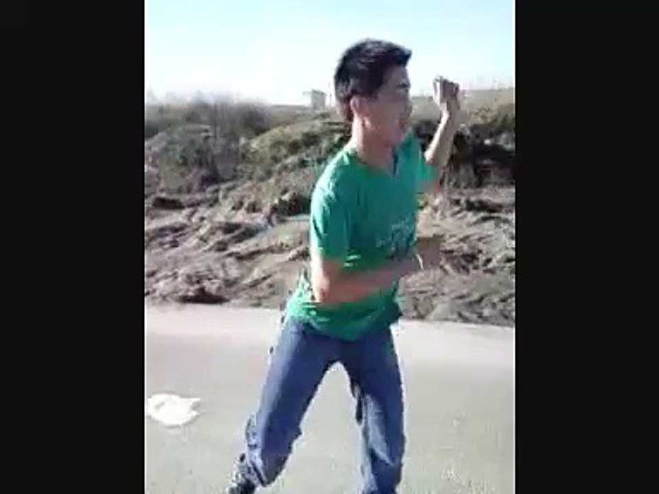 kick in the nuts - video Dailymotion