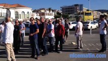 Les taxis bloquent les entrées de Cannes et contrôlent les chauffeurs UberPOP