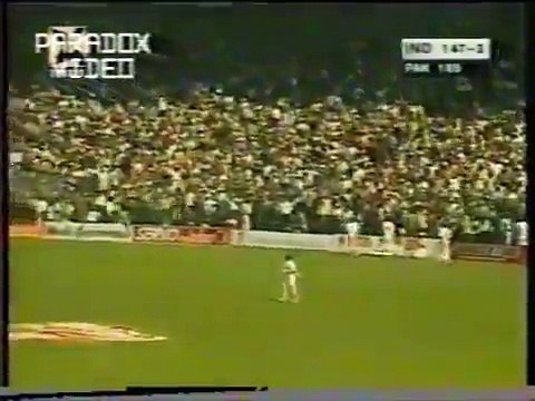 Shoaib Akhtar - Consequtive Yorkers to Dravid & Sachin