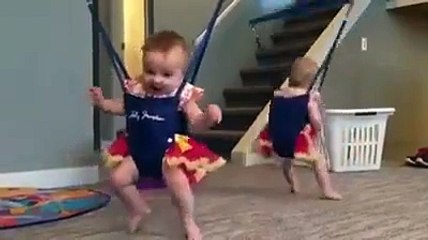 Deux bébés super en forme vont faire votre journée