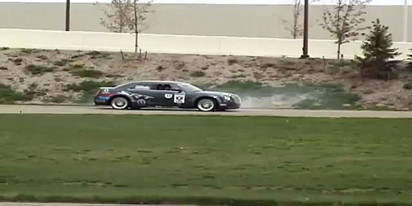 Massive Chrysler 300C SRT-8 Burnout / Drift