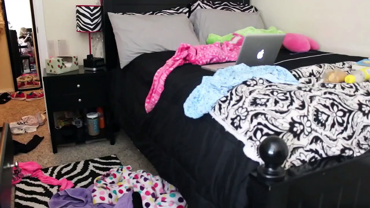 Cleaning My Room + Tips!