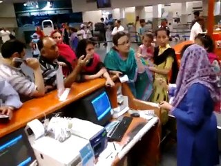 People Abusing Asfand Yaar Wali For Cancelling Flight