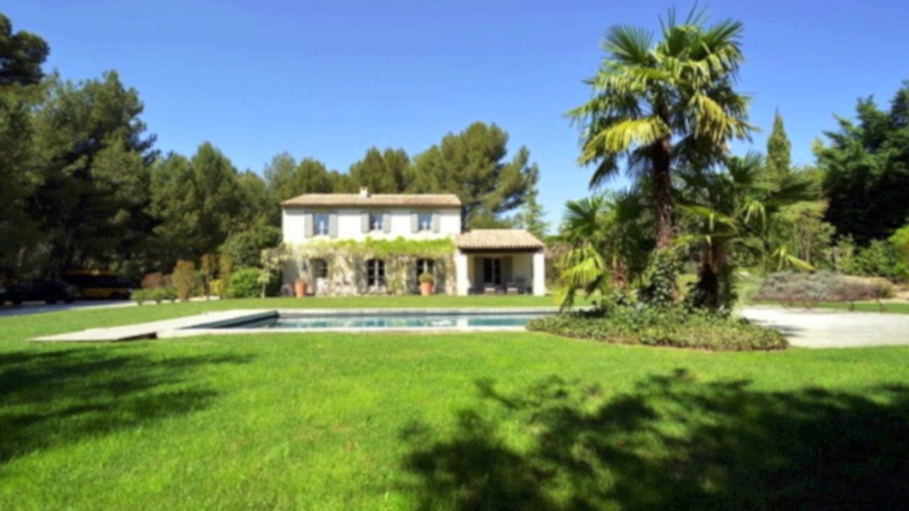 Aix-en-Provence A VENDRE Maison récente 190 m2 sur 2500 m2 de jardin.