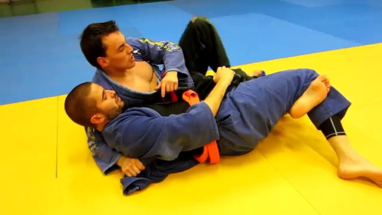 Jiu jitsu brésilien  Passage de la demi garde