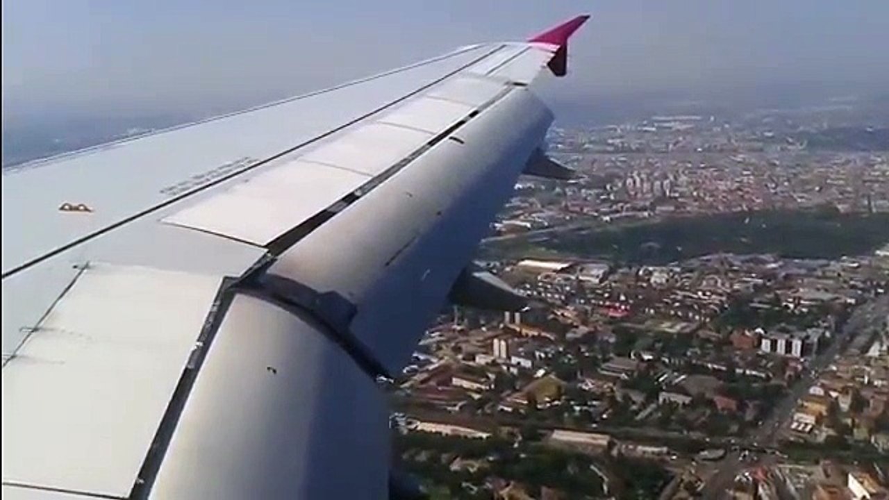 Airplane Landing - Inside View (Dortmund-Budapest)