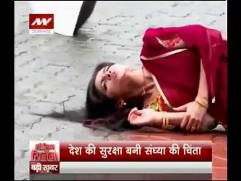 Sandhya Ka Ho Gaya accident Jisse Bhabho Ki badhi Mushkile - Diya Aur Baati Hum - 26 June 2015