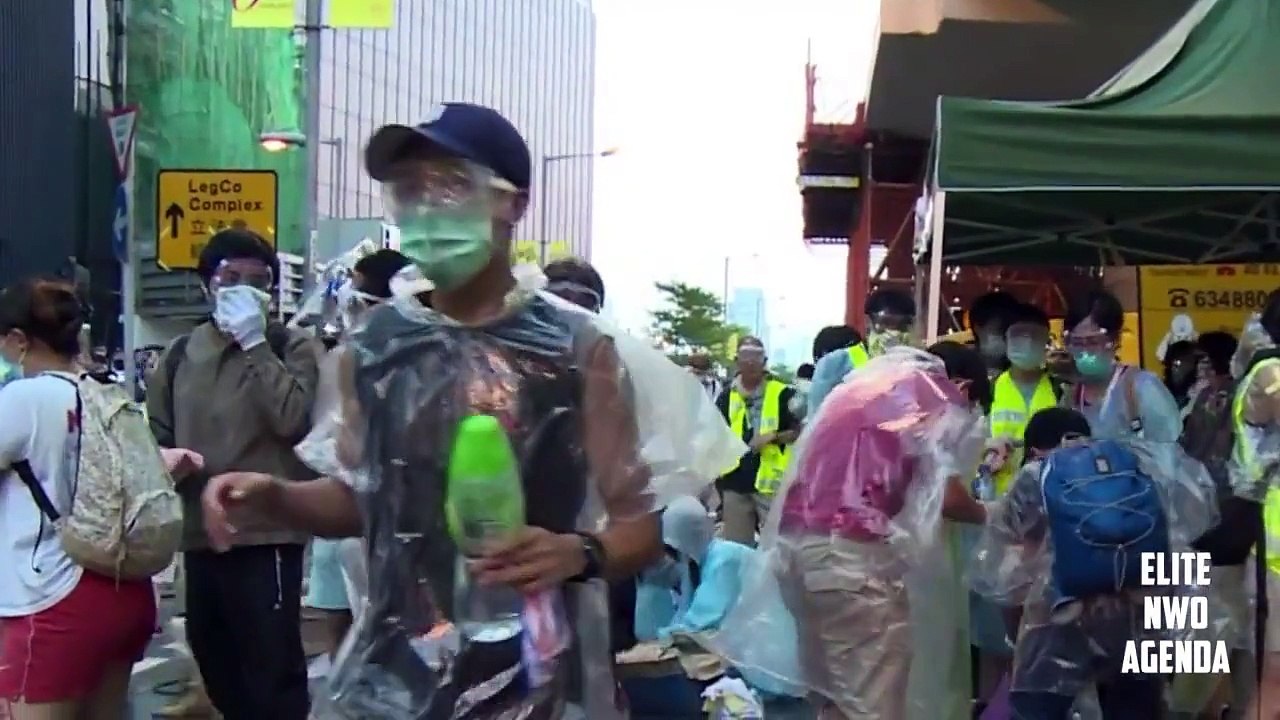 OCCUPY CENTRAL HONG KONG - Tear Gas, Riot Police and Chaos on the Streets of Hong Kong