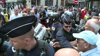 La gare du Nord, à Paris, bloquée par les taxis