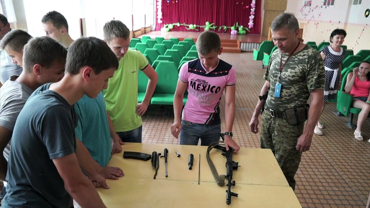 Ukrainische Rebellen trainieren Kindersoldaten