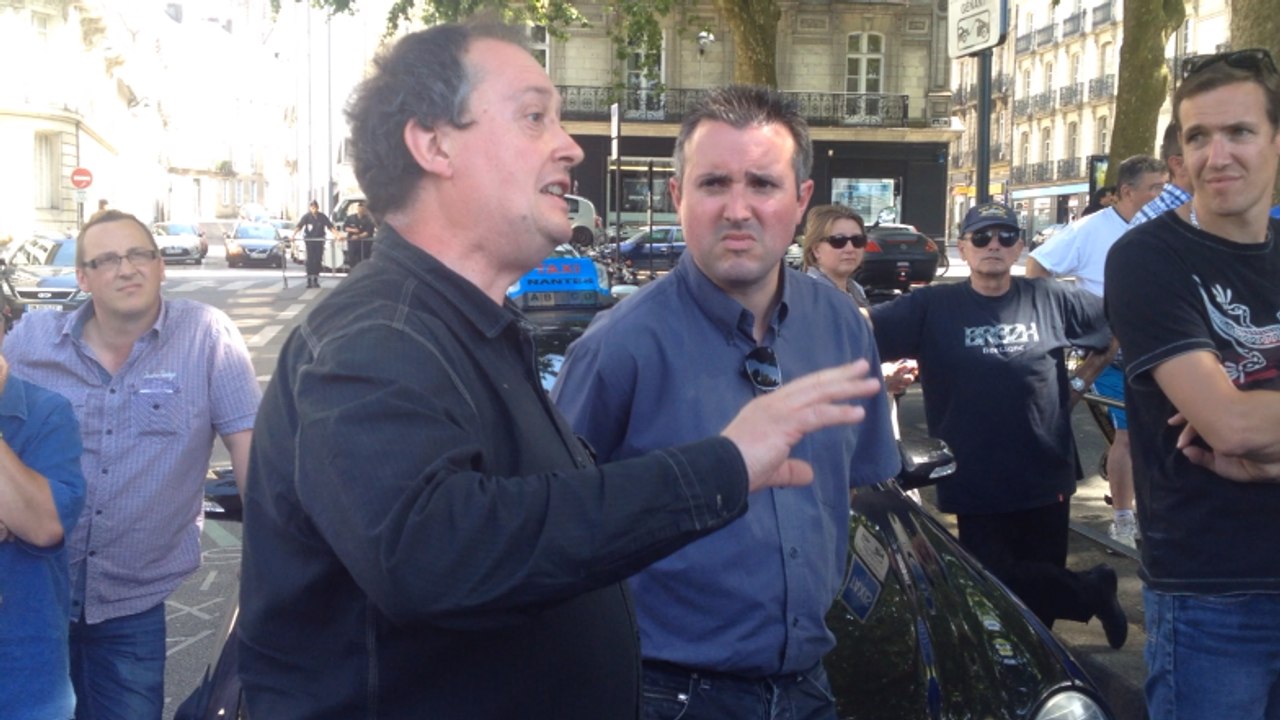 Les taxis lèvent le blocus à Nantes