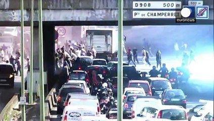 Disturbios y carreteras cortadas en la huelga de taxistas franceses contra UberPop