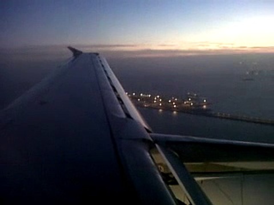 Gulf air a320 landing at bahrain airport
