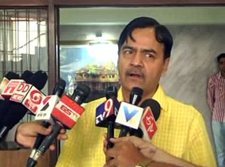 Gandhinagar Relief Commissioner on relief arrangements on flood
