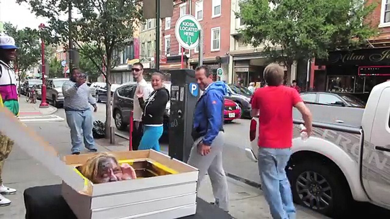 ZOMBIE PIZZA PRANK