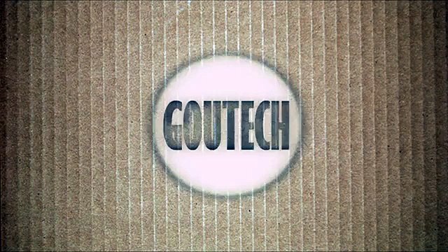 Este padre atrapó una pelota de béisbol con su bebé en brazos