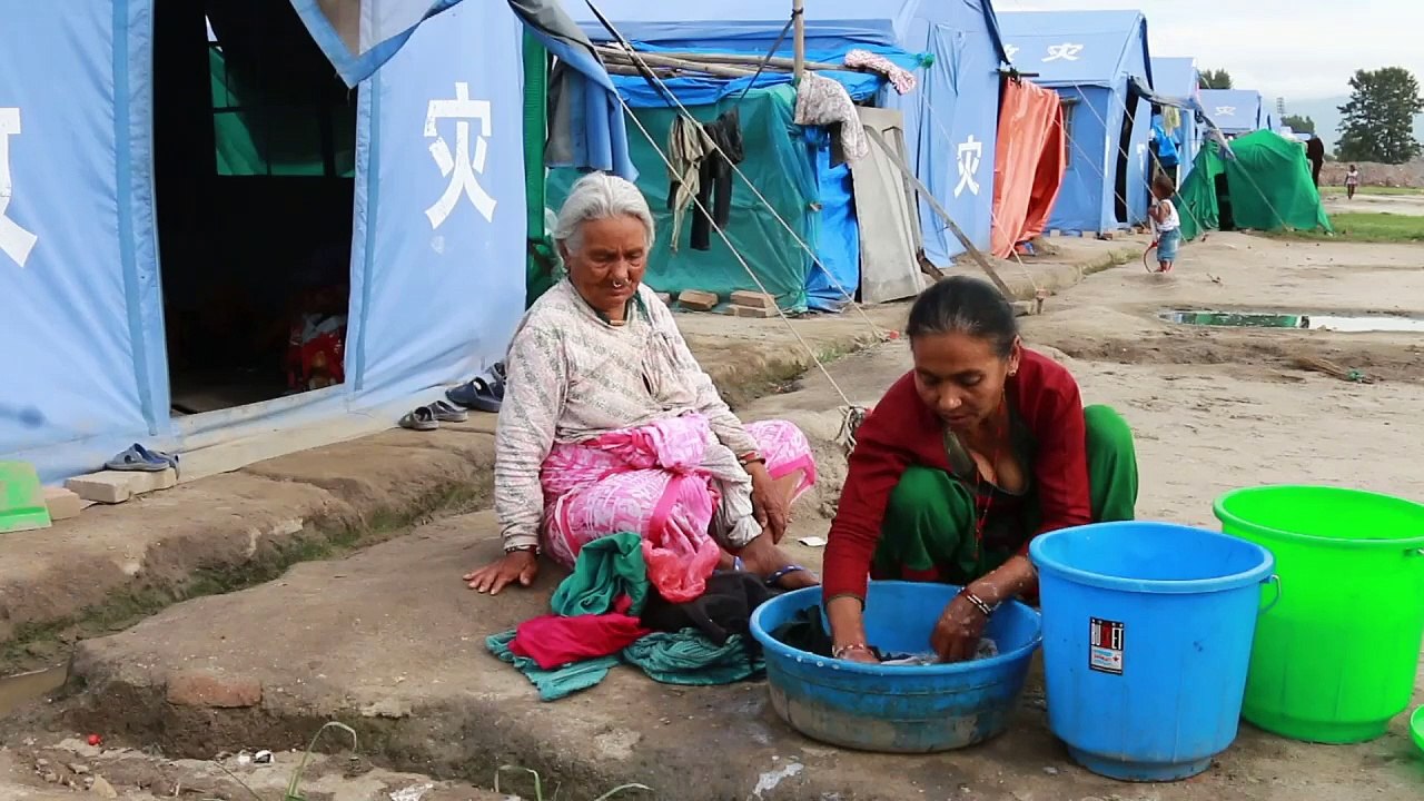 Népal: annonce d'une aide, espoir parmi les victimes du séisme