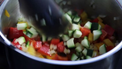 Tartine de fromage frais sur légumes confis